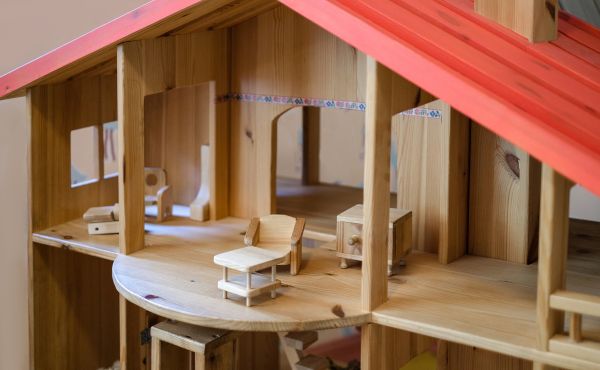 Doll House Assembly in Smyrna